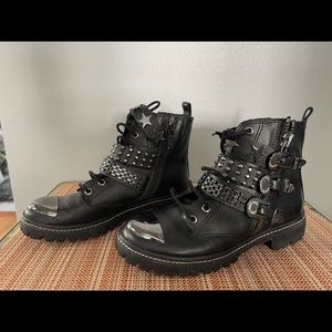 IVY KIRZHNER MOLOTOV COMBAT BOOTS !